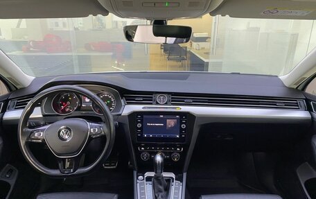 Volkswagen Passat B8 рестайлинг, 2018 год, 2 285 000 рублей, 17 фотография