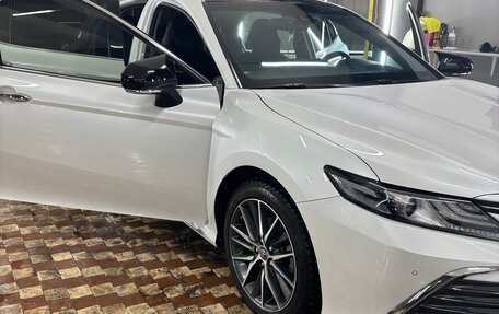 Toyota Camry, 2023 год, 3 900 000 рублей, 2 фотография