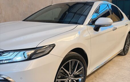 Toyota Camry, 2023 год, 3 900 000 рублей, 7 фотография