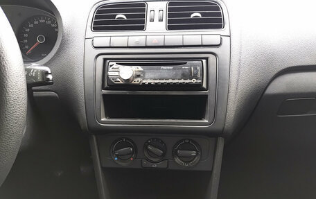 Volkswagen Polo VI (EU Market), 2011 год, 660 000 рублей, 18 фотография