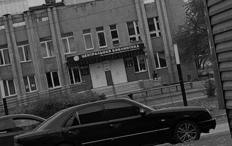 Mercedes-Benz E-Класс, 1997 год, 310 000 рублей, 4 фотография