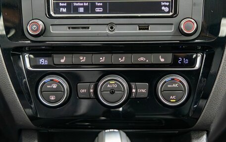 Volkswagen Jetta VI, 2015 год, 1 278 000 рублей, 26 фотография