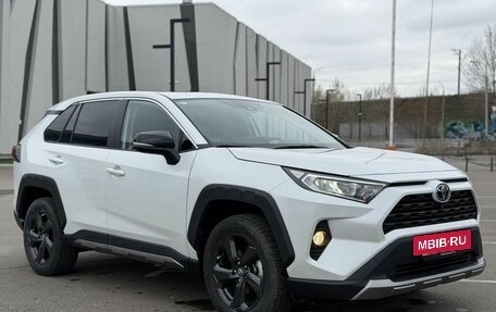 Toyota RAV4, 2022 год, 3 890 000 рублей, 7 фотография