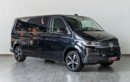 Volkswagen Multivan T6 рестайлинг, 2020 год, 6 399 000 рублей, 1 фотография