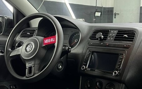 Volkswagen Polo VI (EU Market), 2012 год, 800 000 рублей, 17 фотография
