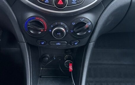 Hyundai Solaris II рестайлинг, 2015 год, 550 000 рублей, 9 фотография