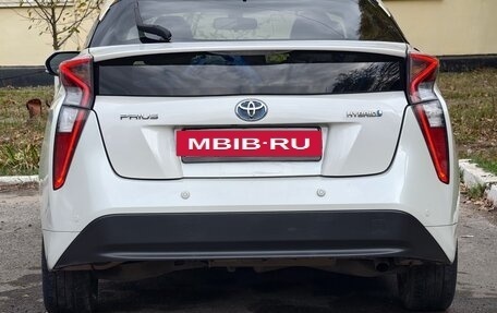 Toyota Prius IV XW50, 2016 год, 2 050 000 рублей, 3 фотография