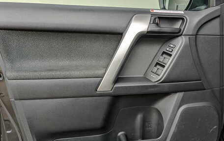 Toyota Land Cruiser Prado 150 рестайлинг 2, 2020 год, 6 200 000 рублей, 19 фотография