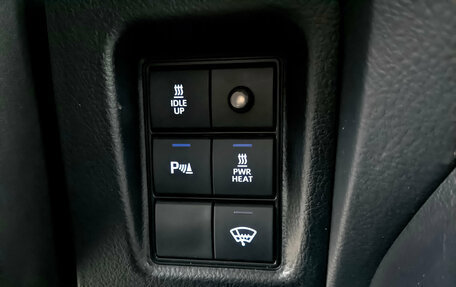 Toyota Land Cruiser Prado 150 рестайлинг 2, 2020 год, 6 200 000 рублей, 27 фотография