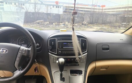 Hyundai H-1 II рестайлинг, 2016 год, 2 100 000 рублей, 11 фотография