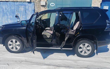 Toyota Land Cruiser Prado 150 рестайлинг 2, 2017 год, 5 185 000 рублей, 7 фотография