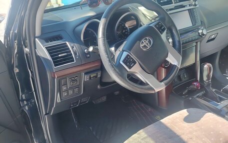 Toyota Land Cruiser Prado 150 рестайлинг 2, 2017 год, 5 185 000 рублей, 10 фотография