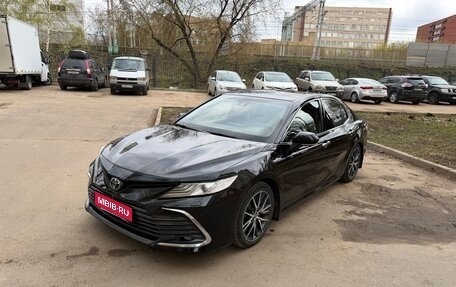 Toyota Camry, 2021 год, 3 580 000 рублей, 1 фотография