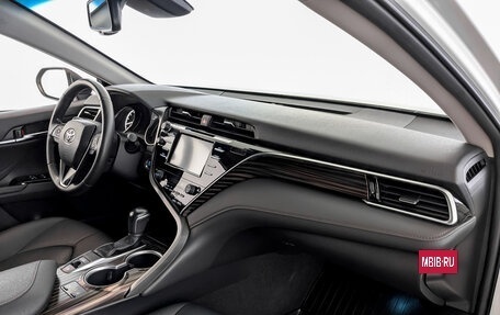 Toyota Camry, 2020 год, 3 260 000 рублей, 11 фотография