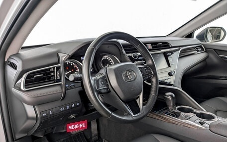 Toyota Camry, 2020 год, 3 260 000 рублей, 16 фотография