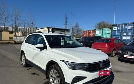 Volkswagen Tiguan II, 2021 год, 2 499 000 рублей, 3 фотография