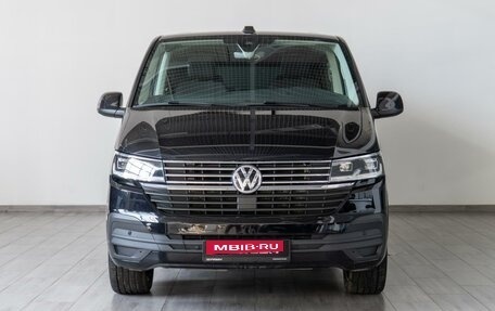 Volkswagen Multivan T6 рестайлинг, 2020 год, 6 399 000 рублей, 3 фотография