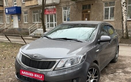 KIA Rio III рестайлинг, 2013 год, 750 000 рублей, 2 фотография