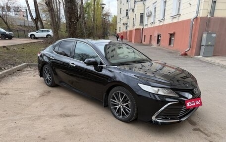 Toyota Camry, 2021 год, 3 580 000 рублей, 2 фотография