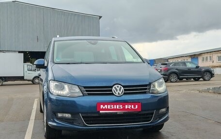 Volkswagen Sharan II, 2017 год, 2 200 000 рублей, 3 фотография