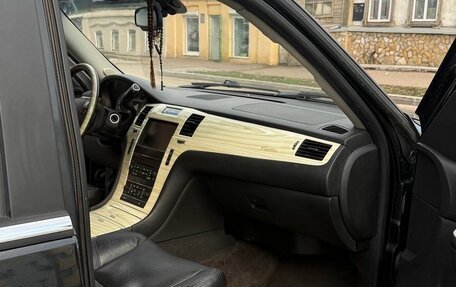 Cadillac Escalade III, 2011 год, 1 800 000 рублей, 11 фотография