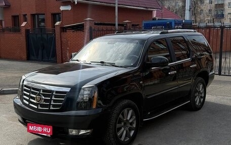 Cadillac Escalade III, 2011 год, 1 800 000 рублей, 2 фотография