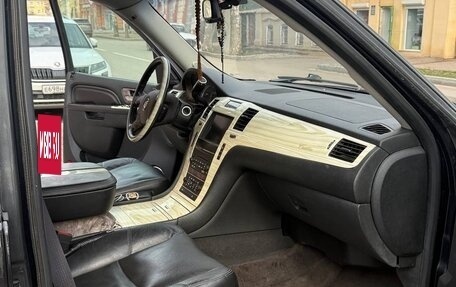 Cadillac Escalade III, 2011 год, 1 800 000 рублей, 13 фотография