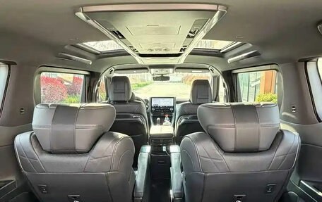 Toyota Vellfire, 2025 год, 10 500 000 рублей, 8 фотография