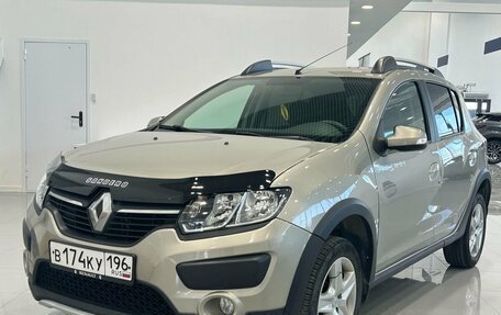 Renault Sandero II рестайлинг, 2015 год, 900 000 рублей, 1 фотография