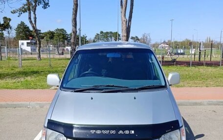 Toyota Town Ace III, 1998 год, 690 000 рублей, 3 фотография