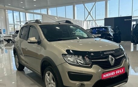 Renault Sandero II рестайлинг, 2015 год, 900 000 рублей, 2 фотография