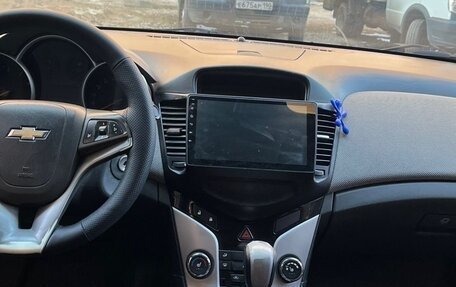 Chevrolet Cruze II, 2010 год, 550 000 рублей, 6 фотография