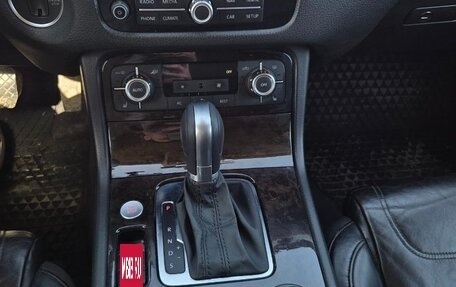 Volkswagen Touareg III, 2011 год, 1 750 000 рублей, 15 фотография