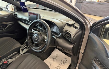 Toyota Yaris, 2020 год, 1 179 000 рублей, 10 фотография