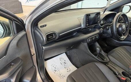 Toyota Yaris, 2020 год, 1 179 000 рублей, 12 фотография