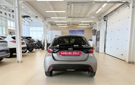 Toyota Yaris, 2020 год, 1 179 000 рублей, 5 фотография