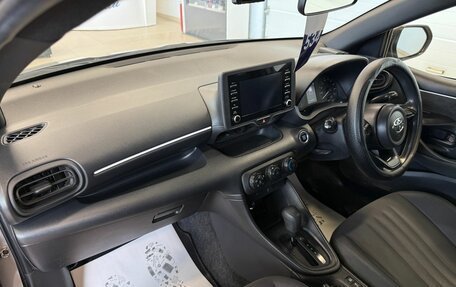 Toyota Yaris, 2020 год, 1 179 000 рублей, 13 фотография