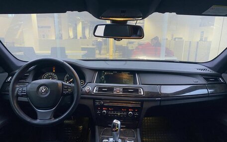 BMW 7 серия, 2013 год, 2 199 000 рублей, 19 фотография