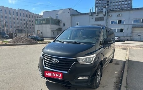 Hyundai H-1 II рестайлинг, 2019 год, 3 100 000 рублей, 2 фотография