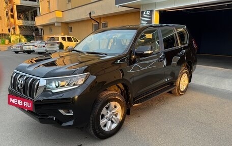 Toyota Land Cruiser Prado 150 рестайлинг 2, 2022 год, 9 800 000 рублей, 3 фотография