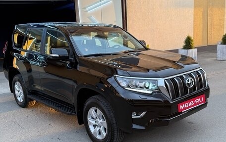 Toyota Land Cruiser Prado 150 рестайлинг 2, 2022 год, 9 800 000 рублей, 2 фотография
