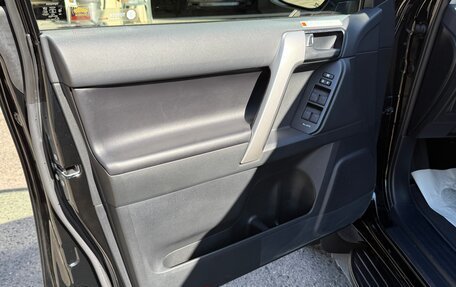 Toyota Land Cruiser Prado 150 рестайлинг 2, 2022 год, 9 800 000 рублей, 9 фотография