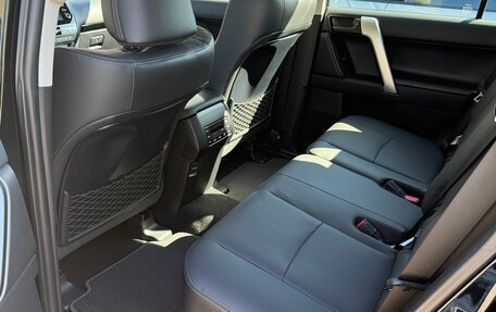 Toyota Land Cruiser Prado 150 рестайлинг 2, 2022 год, 9 800 000 рублей, 10 фотография