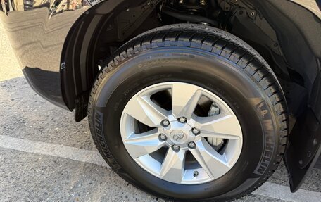 Toyota Land Cruiser Prado 150 рестайлинг 2, 2022 год, 9 800 000 рублей, 13 фотография