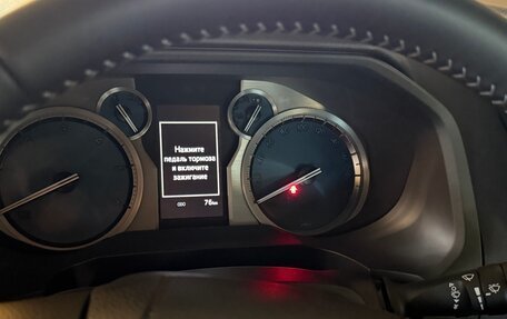 Toyota Land Cruiser Prado 150 рестайлинг 2, 2022 год, 9 800 000 рублей, 16 фотография