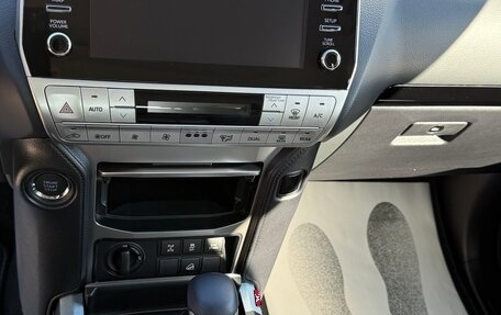 Toyota Land Cruiser Prado 150 рестайлинг 2, 2022 год, 9 800 000 рублей, 8 фотография