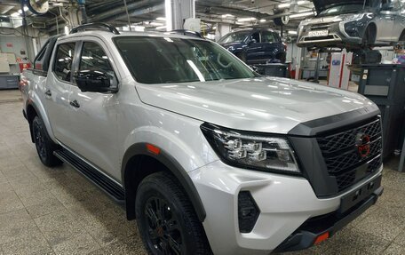 Nissan Navara (Frontier), 2024 год, 5 200 000 рублей, 2 фотография