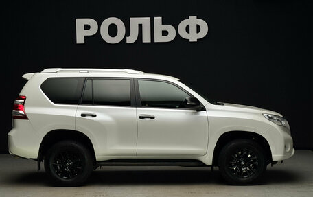 Toyota Land Cruiser Prado 150 рестайлинг 2, 2016 год, 4 000 000 рублей, 5 фотография