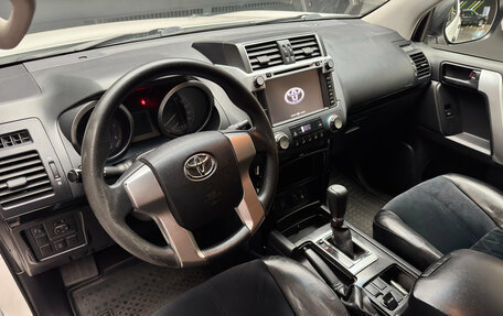 Toyota Land Cruiser Prado 150 рестайлинг 2, 2016 год, 4 000 000 рублей, 13 фотография