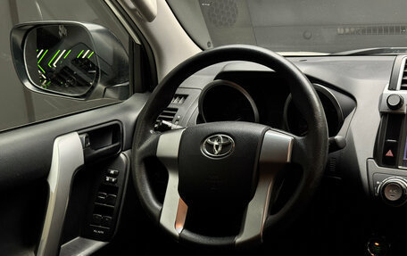 Toyota Land Cruiser Prado 150 рестайлинг 2, 2016 год, 4 000 000 рублей, 11 фотография